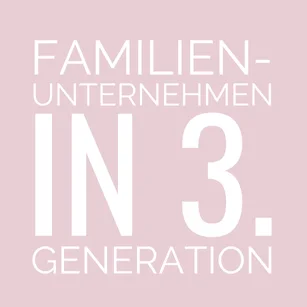 Schriftzug 'Familienunternehmen in dritter Generation'